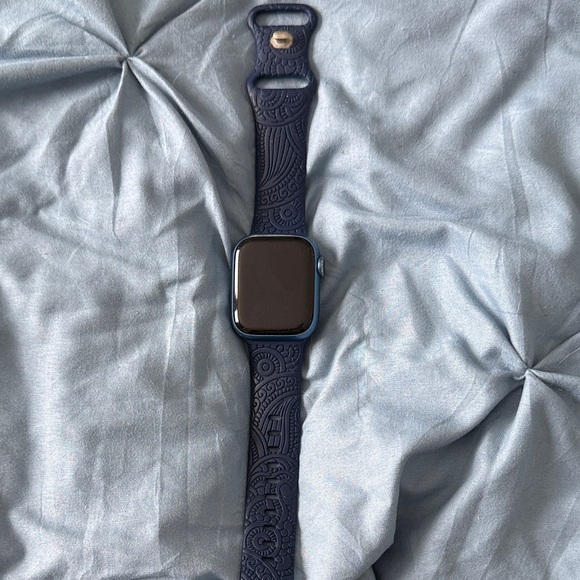 Navy Blue Smartwatch with Patterned Band